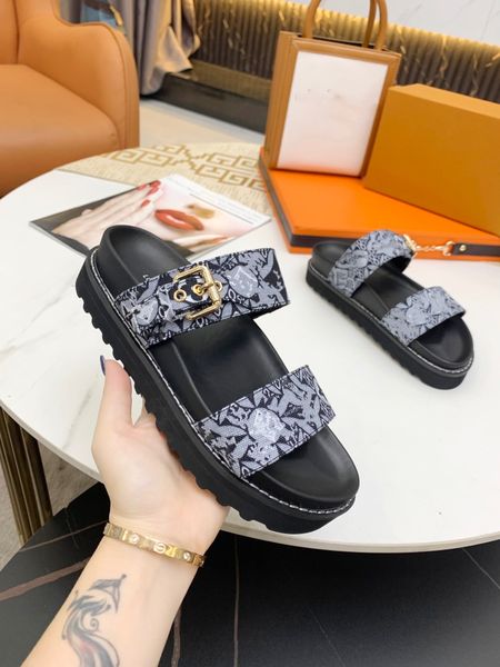 

luxury designer shoes european style triangle slippers men woman size thick bottom flat slides pillow 0518, Black