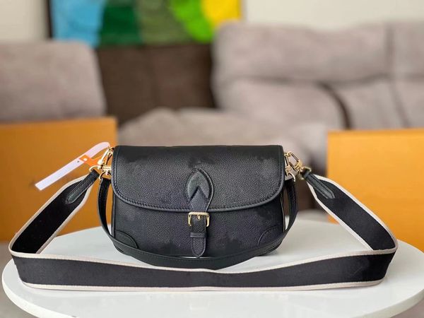 

women's handbag ss23 designer shoulder bag crossbody bag tote bag luxury 1v brand embossed soft face real cow leather material embroide