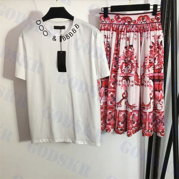 

letter round neck t shirt vintage red pattern dress short sleeve tees high waist pleated skirt womens two piece sets, White