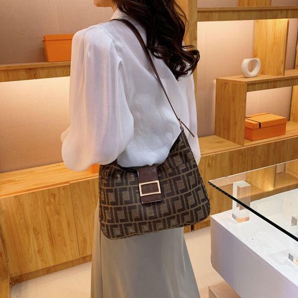 

brand day packs korean version of women's new french stick bag underarm women's shoulder bag mesh canvas crossbody bag