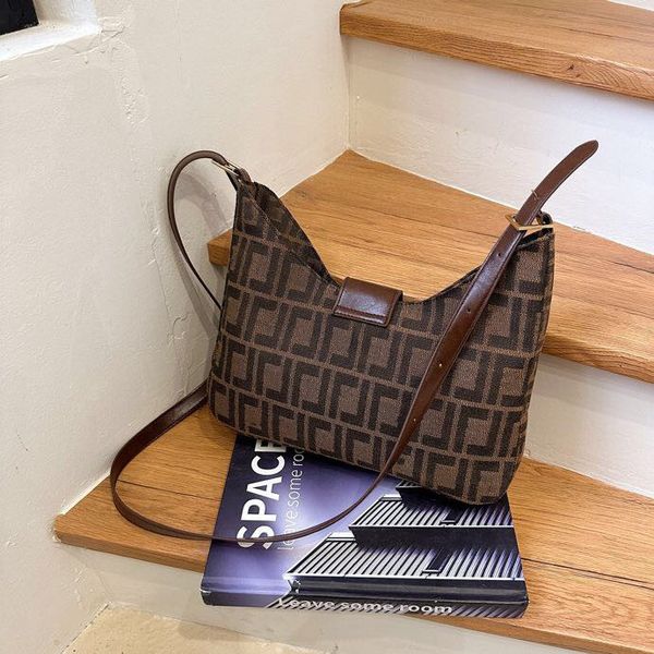 

brand day packs korean version of women's new french stick bag underarm women's shoulder bag mesh canvas crossbody bag f7090