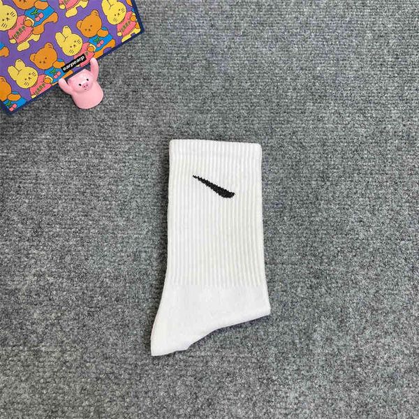 

2023 mens socks fashion women and men socking letter breathable cotton wholesale calzino jogging basketball football sports sock a2, Black