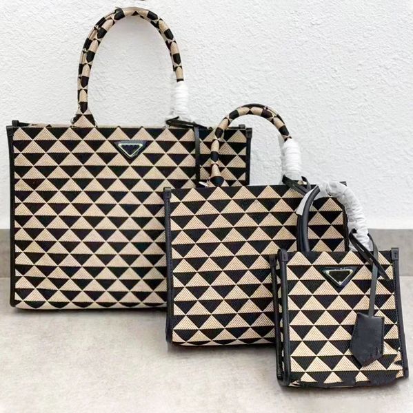 

triangle weave straw tote bags pochette womens mans 3 size symbole embroidery fashion prad beach bag designers canvas shoulder crossbody lux