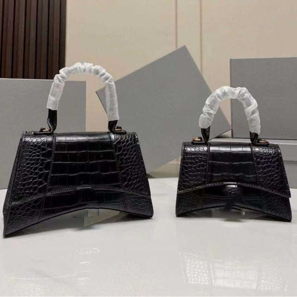 

2005lady shopping bags fashion handbags women totes shoulder cross body half moon luxury genuine leather classic retro purse wallets handle