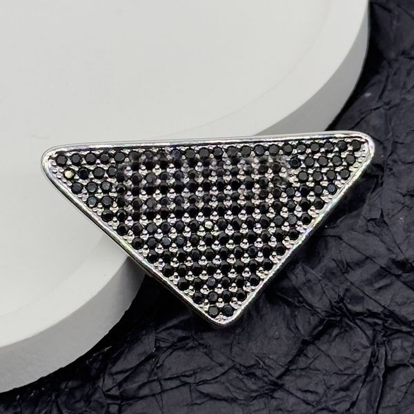 

brand designer pins broochs for women party gifts luxury p-letter brooch prad jewelry dress accessory triangle brooches suit pin kp1a, Gray