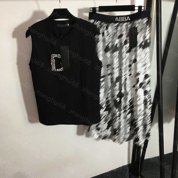 

23ss womens designer clothing skirt set pearl nail drill letter vest letter logo print high waist half skirt sets womens clothing, White