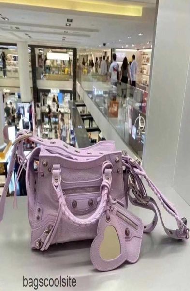 

balencigas bags balencaigaity 26cm bag tote noe cagole fashion shoulder painted balenciga 2023 cool graffiti girl trend casual min6695308