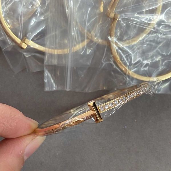 

designer seiko tiffay 1 narrow version semi diamond bracelet v gold high version material hand inlay bracelet yiyang qianxi same style, Black