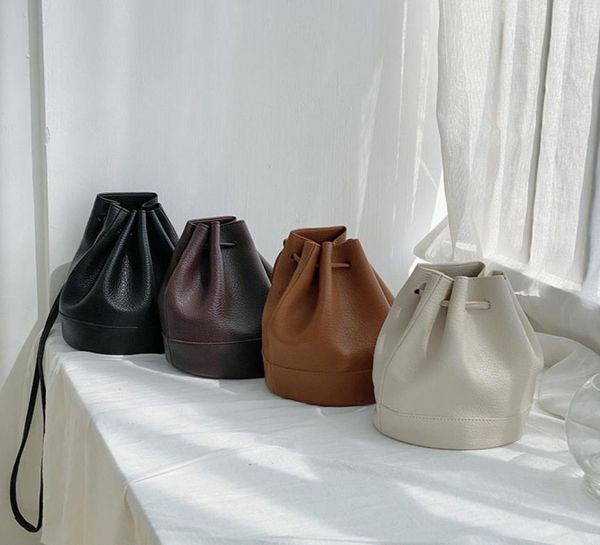 

2021 new korean pleated women039s one shoulder trend messenger bag fashion drawstring bucket bag9937668, Black;red