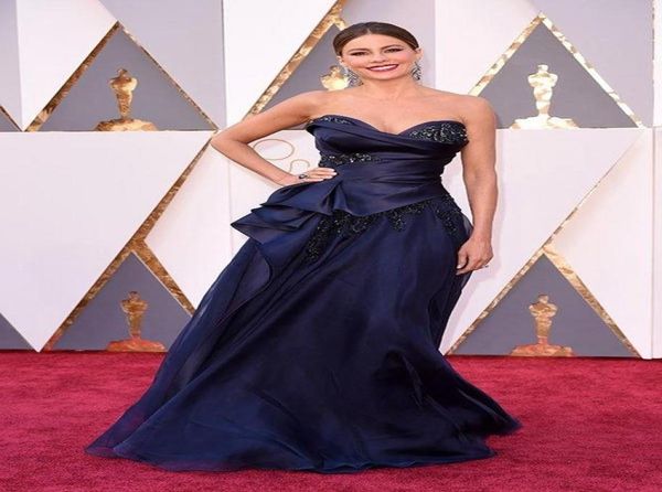 

2019 new sofia vergara in marchesa oscar celebrity dresses a line sweetheart ruched with ruffles satin organza pageant gowns 8749588496, White;red