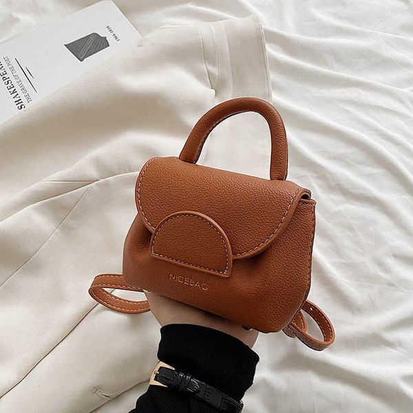 

2022 new autumn winter and popular women's temperament light luxury french versatile small square one shoulder trendy bag