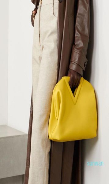 

2021 inverted triangle evening bag head leather ins same clip candy cloud bags portable one shoulder slanting handbags3709861