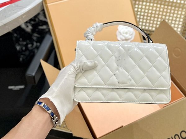 

chain single shoulder diagonal cross handbag niche design small square bag fashionable and versatile new high-end and valuable women's