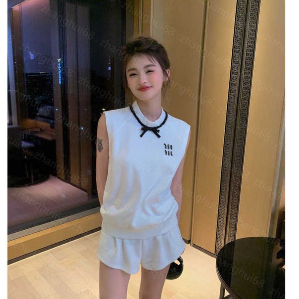 

23ss casual suit womens designer clothing women pants sets new collar handmade beaded sequin bow vest shorts set women clothes a1, White
