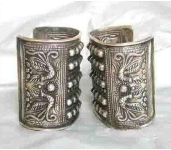 

bangle sell new wholesale >> handcrafted superb jewelry flower carved phoenix tibetan miao silver one and a pair bracelet, Black