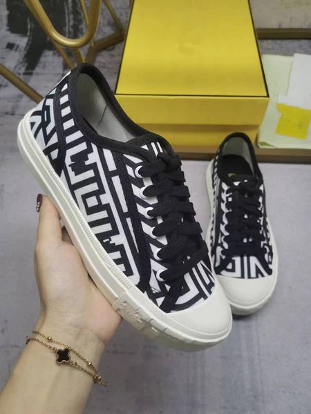 

new luxury designer casual shoes classic men women calfskin shoes vintage sneakers reflective sneaker print leisure shoes 0516, Black