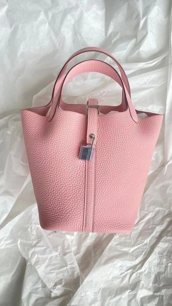 

2023 and unique designers design shoulder bags individually