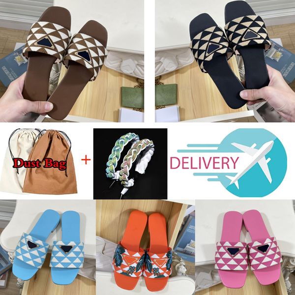 

2023 designer for women slippers p embroidered fabric slides triangle label luxury metal flat casual slipper plaid scuffs models wonderful s, Black