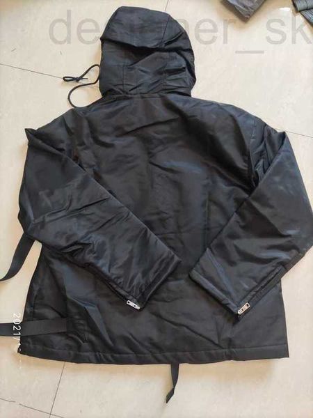 

women's jackets designer trencoatand men of are in the fashion autumn wter. cotton th wter clothes. two cotton coats. hooded uyts, Black;brown