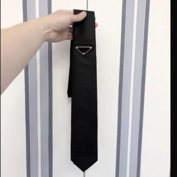 

triangle necktie mens bolo tie luxury designer tie prad man teenager formal clothes luxury mini ladies leather strap fashion black neck tie, Blue;purple
