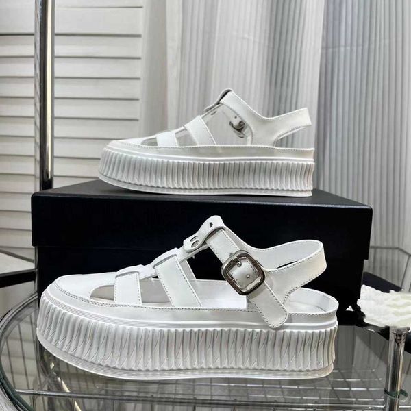 

2023 luxury new designer sandals thick soled gear hollow baotou ladies casual heightening buckle roman tide outdoor beach sandal gx10c, Black