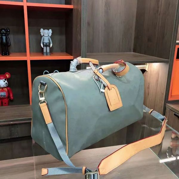 

laser travel bag airport bag and handbag designed by designer are made of materials size 47cm, Black;red