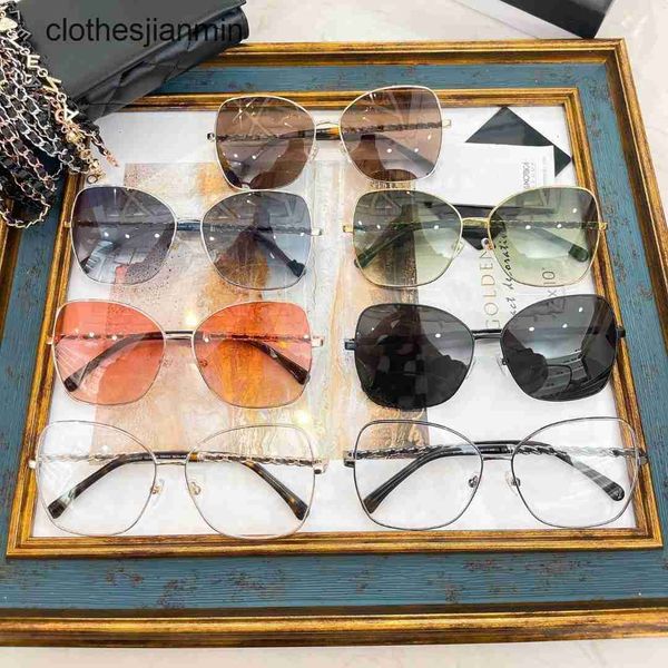 

2023 fashion sunglasses factory 85% retail 2023 new xiangjia glass chain 4274 sunglass women's metal calf woven leg uv protection, White;black