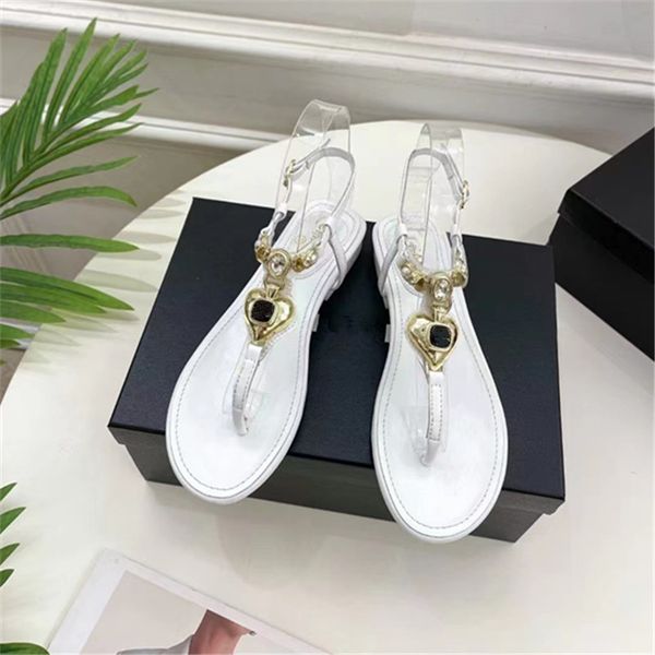 

2023 new designer ladies sandals love fashion flat bottom beach clip toe low heel casual shoes retro versatile pearl women's shoes, Black