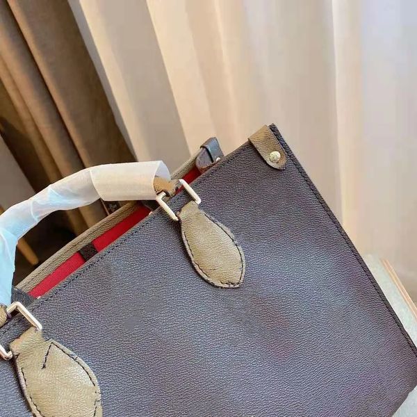 

two color handbag with quality fabric single shoulder bag super shopping bag highend atmosphere fashionable and versatile, Black;red