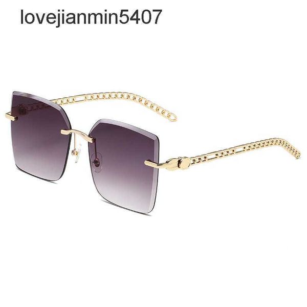 

2023 fashion sunglasses factory 50% retail in the new type of women's xiaoxiangjia framels edge-cutting fashion sunglass with large squ, White;black