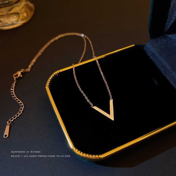 

rose gold v-letter pendant small design steel necklace women ins net red simple temperament versatile collar neck chain, Silver