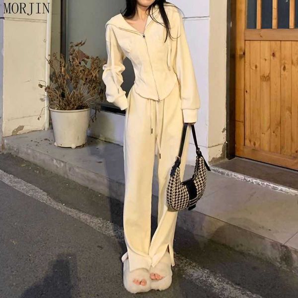 

a set of sportswear for womena eaterpop he int ionableandc asu ontre, Gray