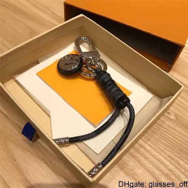 

fashion designer keychain lovers car key buckle luxury brand leather handmade carabiner keychains for men women bags pendant keyrings letter, Silver