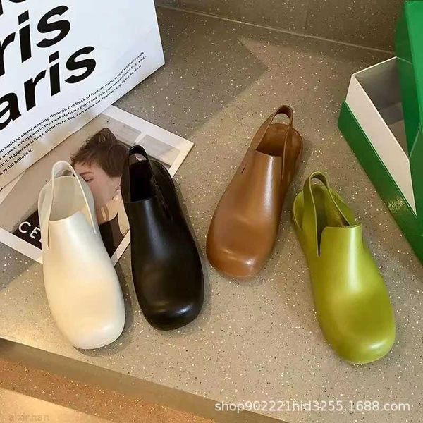 

bvcharming shark new fashion four seasons solid color round head men's sandals casual flat bottom indoor and outdoor wearing baotou san, Black