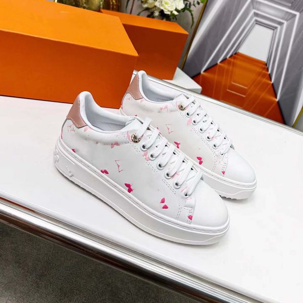 

luxurys designer time out sneaker low shoes embossed silver gold letters men women thick textured rubber sole classic black and pink trainer