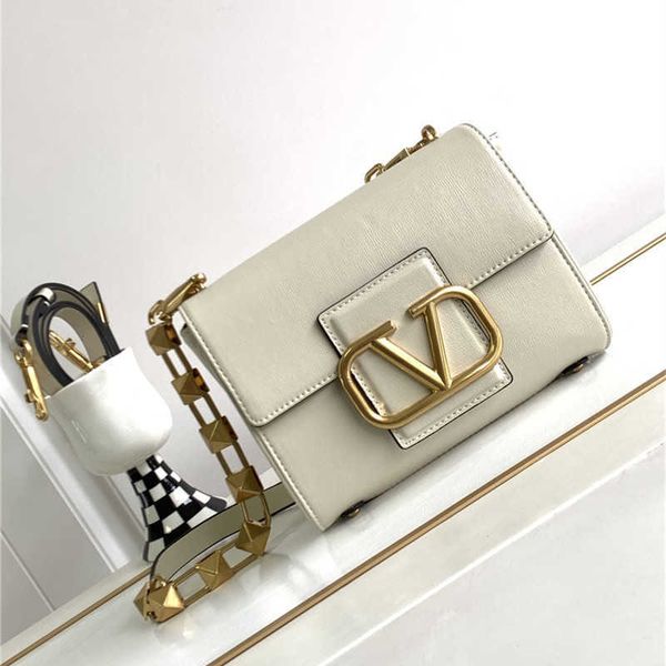 

2023 designer bags for ladies v ons bags nice buckle women v designer handbags bag new beauty ins beach leather rivet cowhide small handbag