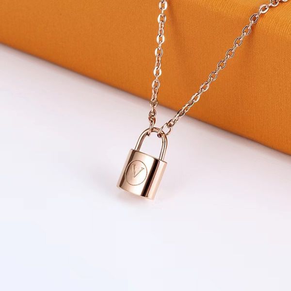 

classic titanium steel lock necklace women's gold silver letters girlfriend wedding inlaid with diamonds luxury designer jewelry does n