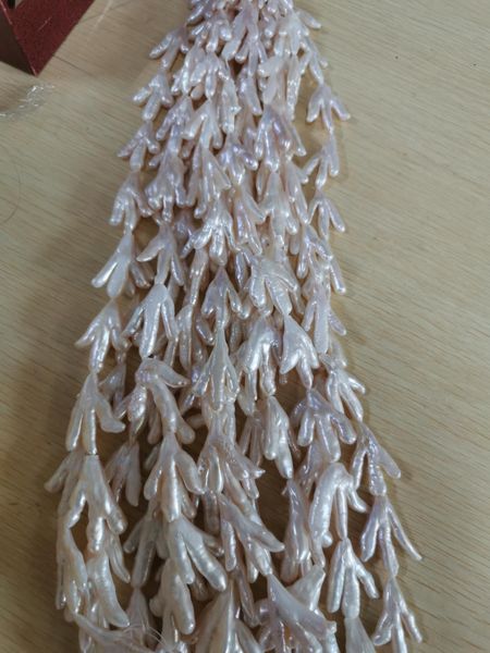 

crystal natural white chicken feet freshwater pearl strand beads