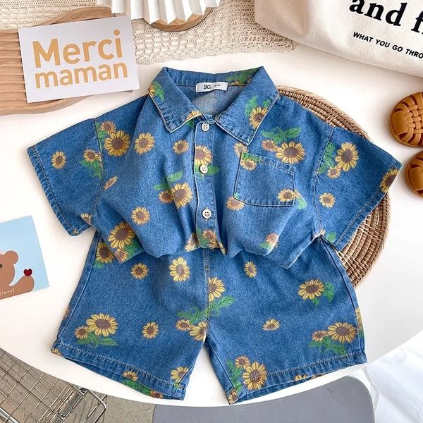 

clothing sets 2023 summer kids denim shirts set boys girls short sleeved and shorts daisy print two piece children casual loose 230520, White