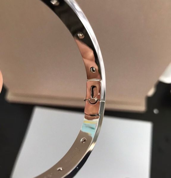 

2023 luxury quality v gold material charm punk band wide bracelet with all sparkly diamond in silver plated have box stamp ps5138, Black