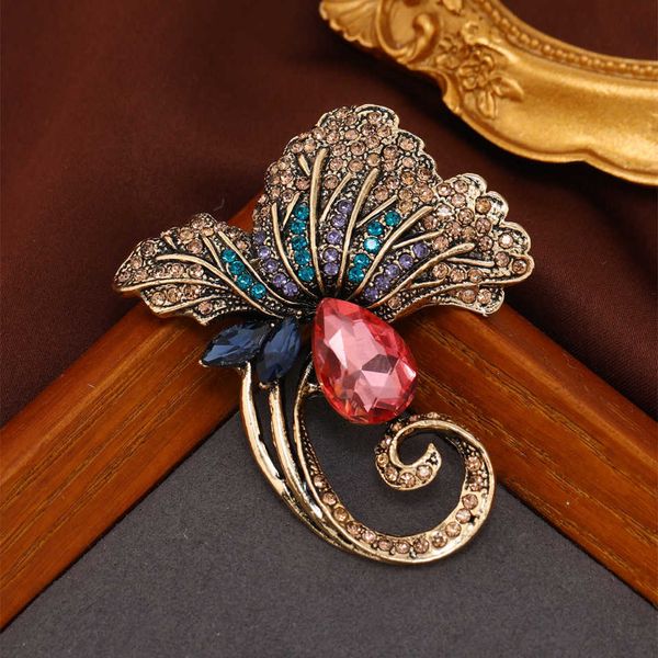 

pins brooches fashion women's large size retro rhinestone lotus leaf emblem pin new creative elegant plant metal brooch women's br, Gray