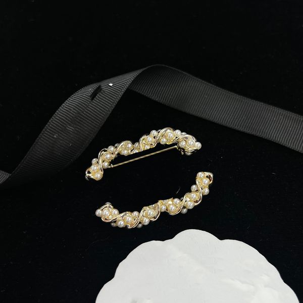 

designer letters ccity pins brooches women banquet pin men suit brooche luxury jewelry party accessories woman man 44, Gray