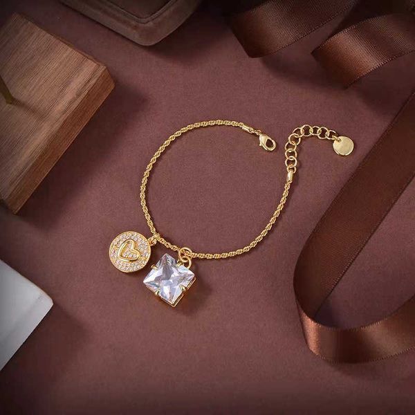 

miao family's diamond crystal square bracelet is designed by a small group. ins light luxury arrow pierces the heart. miss miao's, Golden;silver