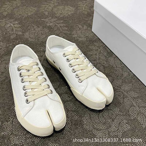 

guangzhou split toe women's early spring 2023 new casual lace up biscuit low pig feet canvas shoes