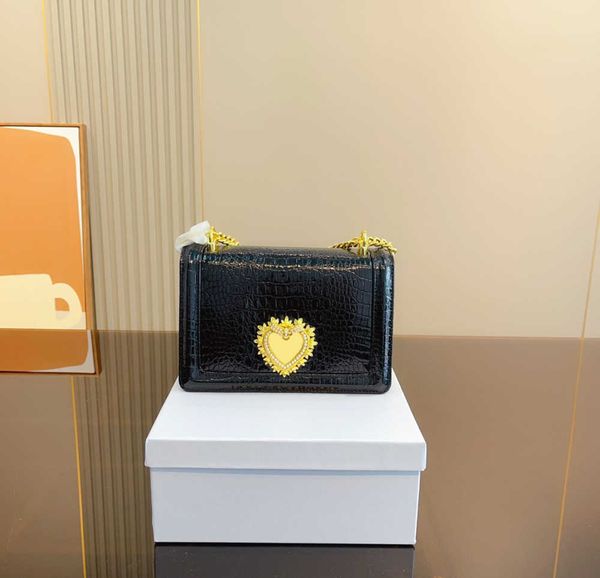 

designer heart-shaped brand crossbody bag d leather chain shoulder bags fashion women classic g letter luxury handbag women evening tote 230