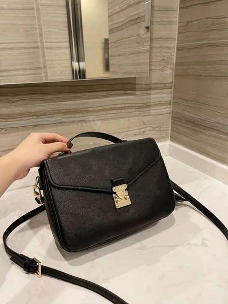 

designer designs postman bag. perfect pair of flowers imported corn teeth zipper size 25cm, Black;red