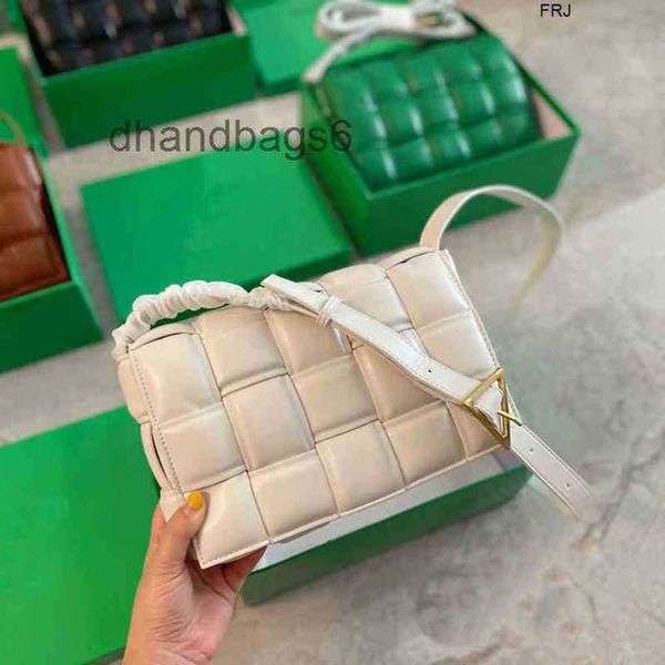 

designer bottegas bags venetas cassettes 2023 venetas women bag hands triangle single shoulder messenger tofu leat have logo frj