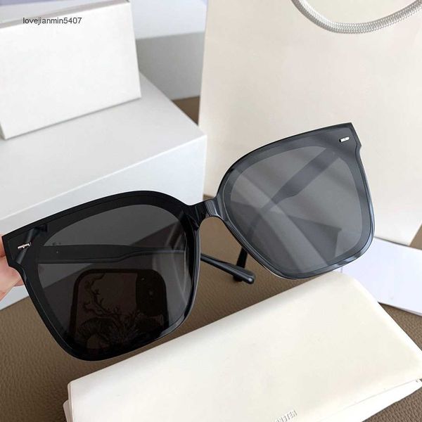 

2023fashion sunglasses 50% retailthe new gm sunglass made of high-quality materials that uv ristant and fashionable. the same model s l popu, White;black