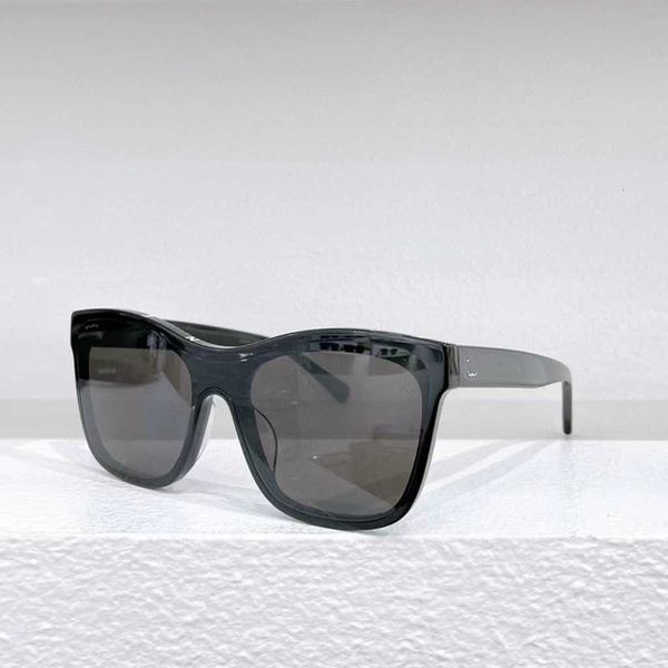 

designer fashion luxury cool sunglasses 2023 new super letter tiktok same plate women's versatile fashion 5418 with logo box, White;black