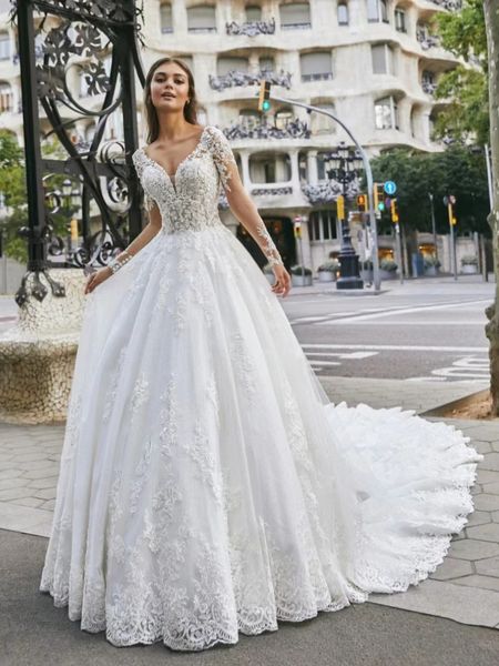 

new long-sleeved lace noble and dignified v-neck elegant beauty charming collarbone stunning party wedding dress, White